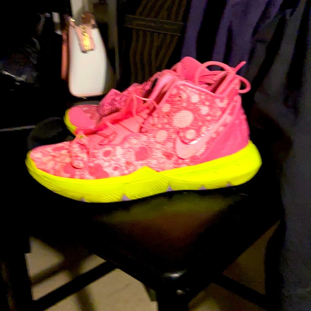 Nike Kyrie5 Patrick Stars (Men 10.5)